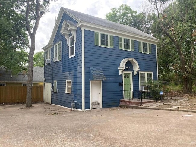 Building Photo - 3303 Duval St