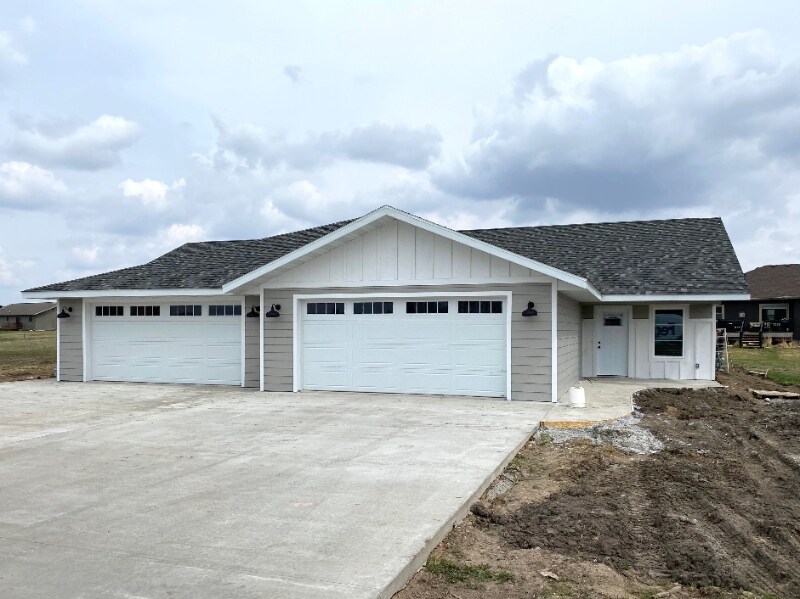 Primary Photo - 2912 Sportsmans Dr