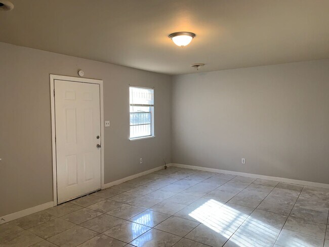 Foto del edificio - HUD Friendly 4 Bed 2 Bath Completely Remod...