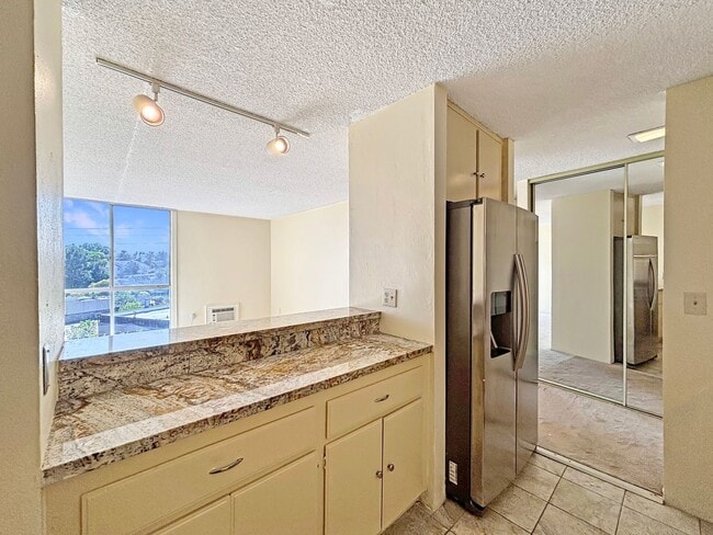 Building Photo - 1BD/1BA Condo in Point Loma Heights w/ Res...