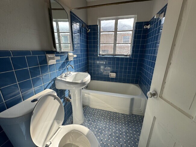 Foto del edificio - 944 W Huisache Ave