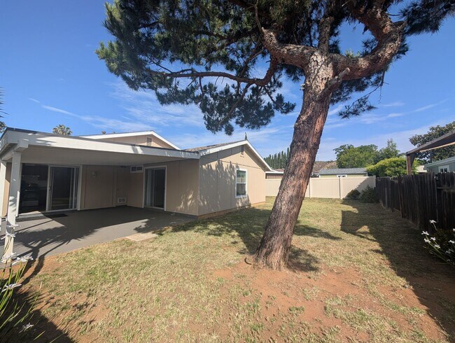 Building Photo - Corner Lot Home in Escondido!
