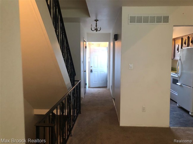 Foto del edificio - 27431 Hoover Rd