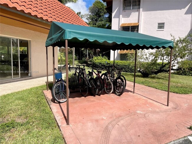 Building Photo - 9456 SW 77th Ave