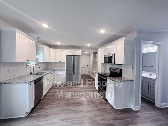 Foto del edificio - 668 McKenzie Rd
