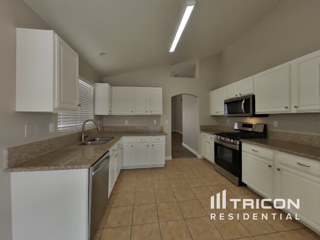 Foto del edificio - 2704 Purple Root Dr
