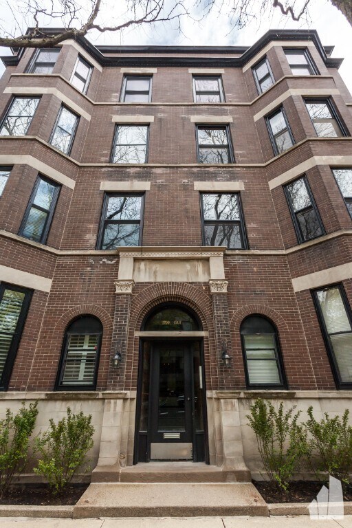 Building Photo - Rarely available 2bed/2ba walk up condo fo...