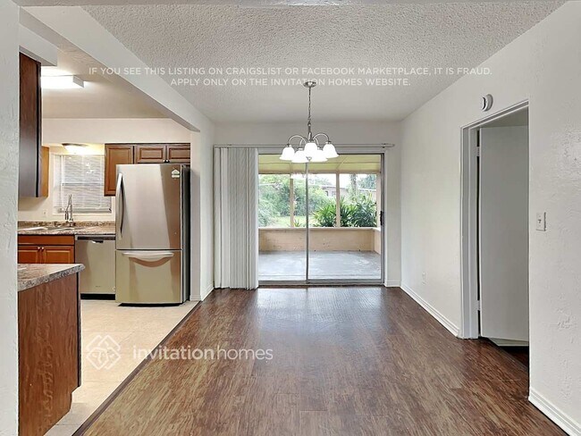 Foto del edificio - 8500 Jacaranda Ave