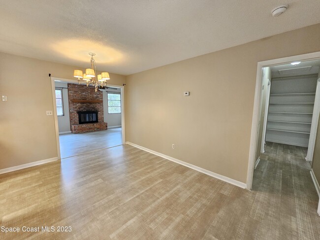 Building Photo - 2640 Dutton Dr