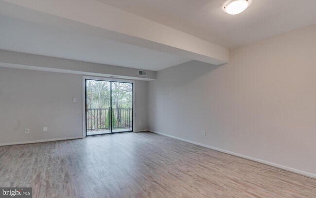 Building Photo - 1033C Margate Ct