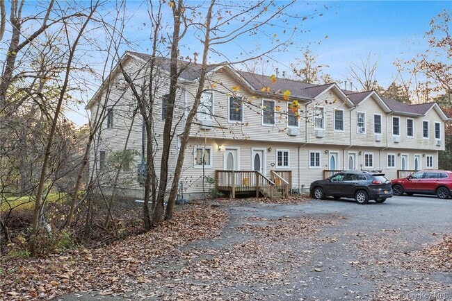 Building Photo - 22 Lake Lodge Dr