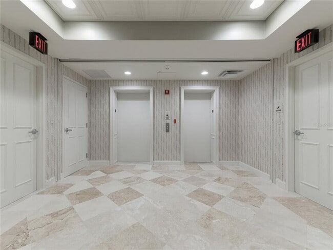 Building Photo - 288 Beach Dr NE