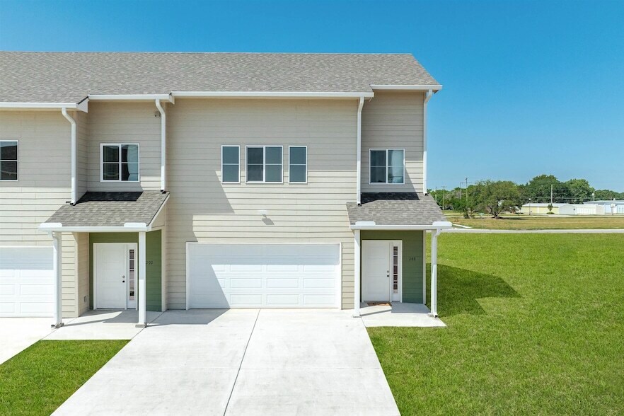 Foto principal - 312 Copper Tail Ln