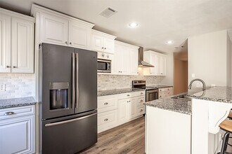 Building Photo - 1171 Park Meadow Dr