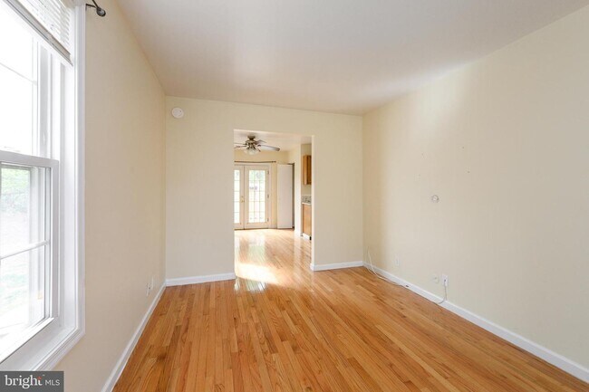 Building Photo - 316 Surry Ln