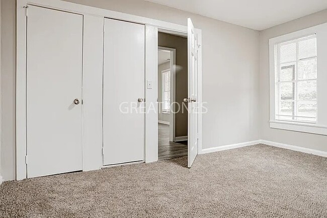 Building Photo - 525 W Buena Vista Ave