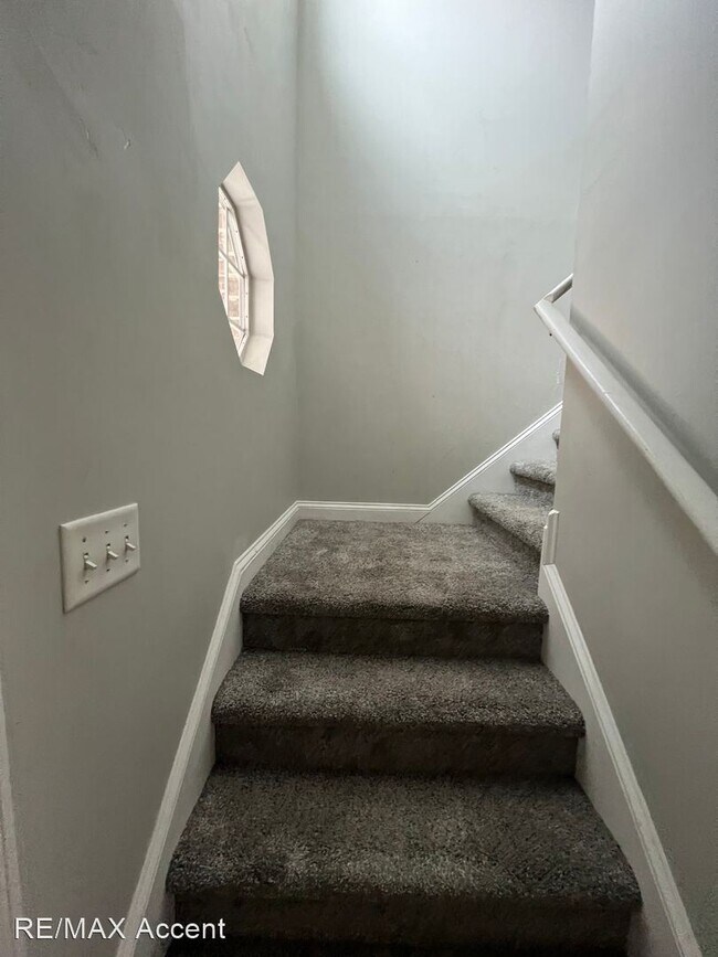 Building Photo - 3 br, 2.5 bath House - 11903 Apache Ave. U...