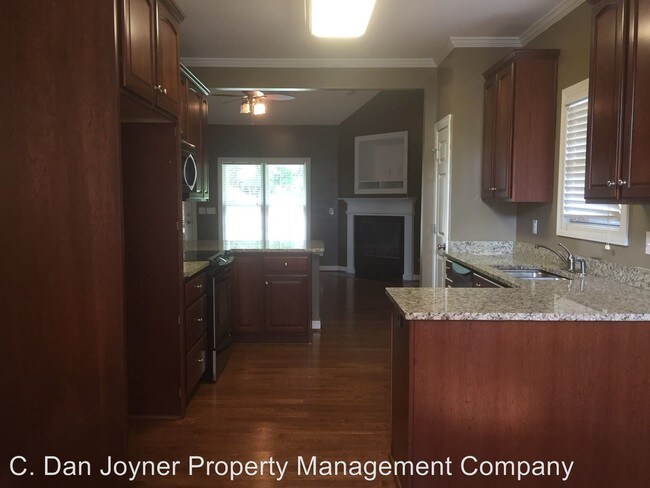 Building Photo - 3 br, 2.5 bath House - 7 Greenview Drive
