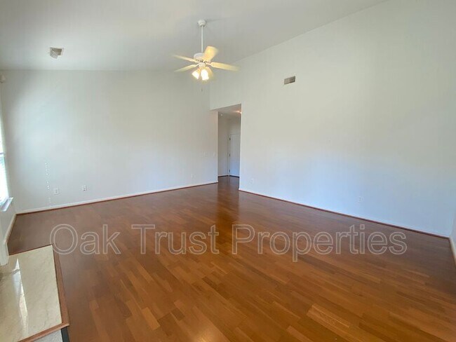 Foto del edificio - 116 Spindle Way