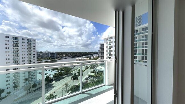 Building Photo - 3001 S Ocean Dr