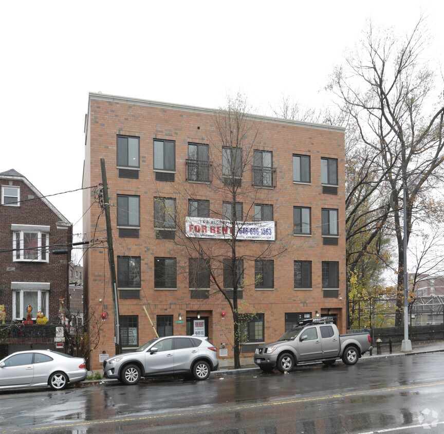 Foto del edificio - 148 Van Cortlandt Park S