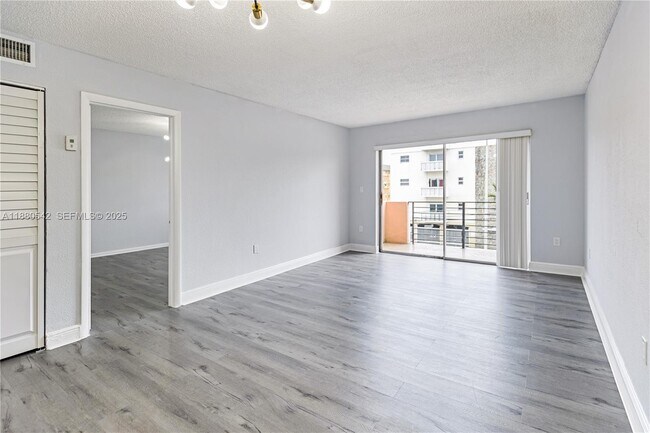 Building Photo - 365 NE 125th St