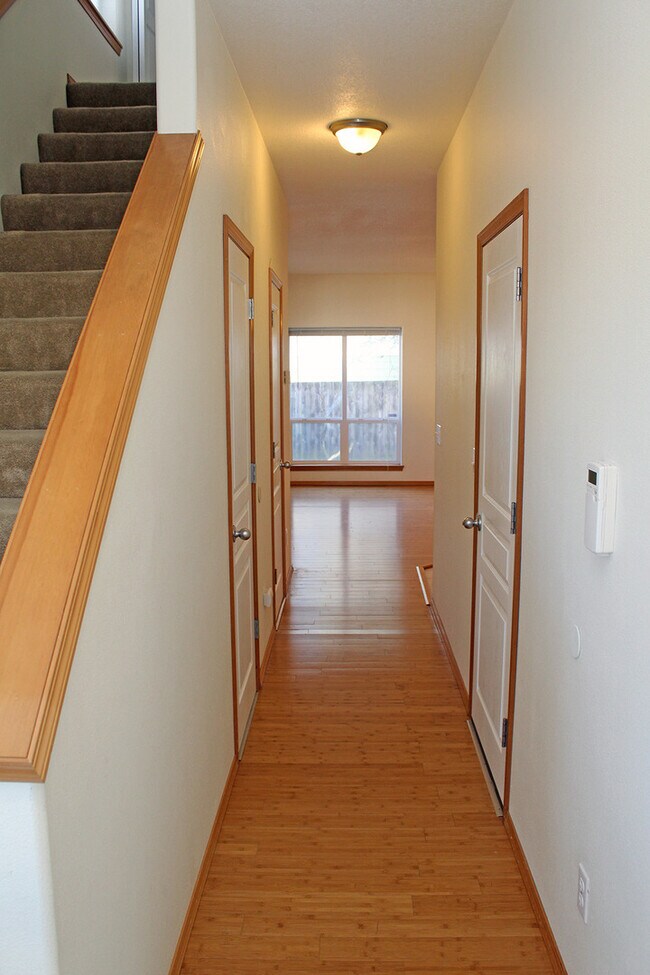 Building Photo - Energy Efficient 3 Bedroom Powellhurst Tow...