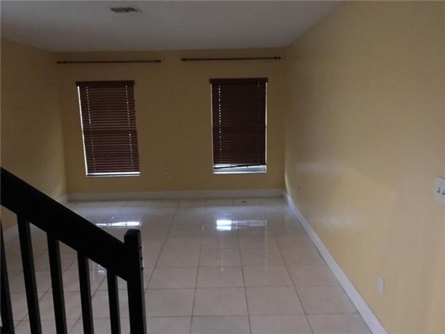 Foto del edificio - 3300 Kapot Terrace