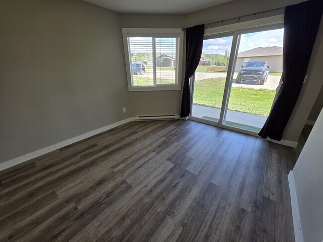 Photo du bâtiment - 9707-9799 99 Ave
