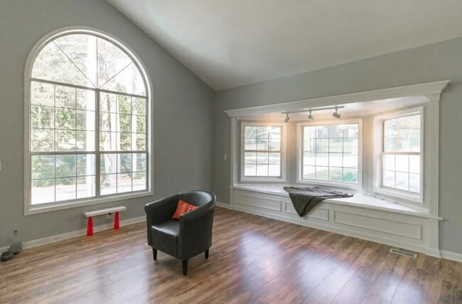 Ventana salediza del desván - 418 Bolijeri Blvd