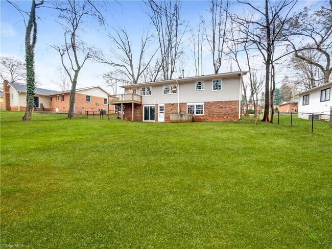 Building Photo - 310 Foxcroft Dr
