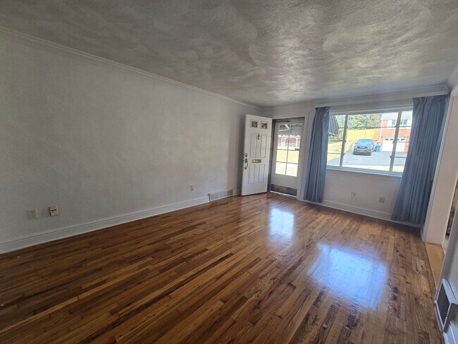 Foto del edificio - Beautifully Kept 2 Bedroom Home in Penn Hi...