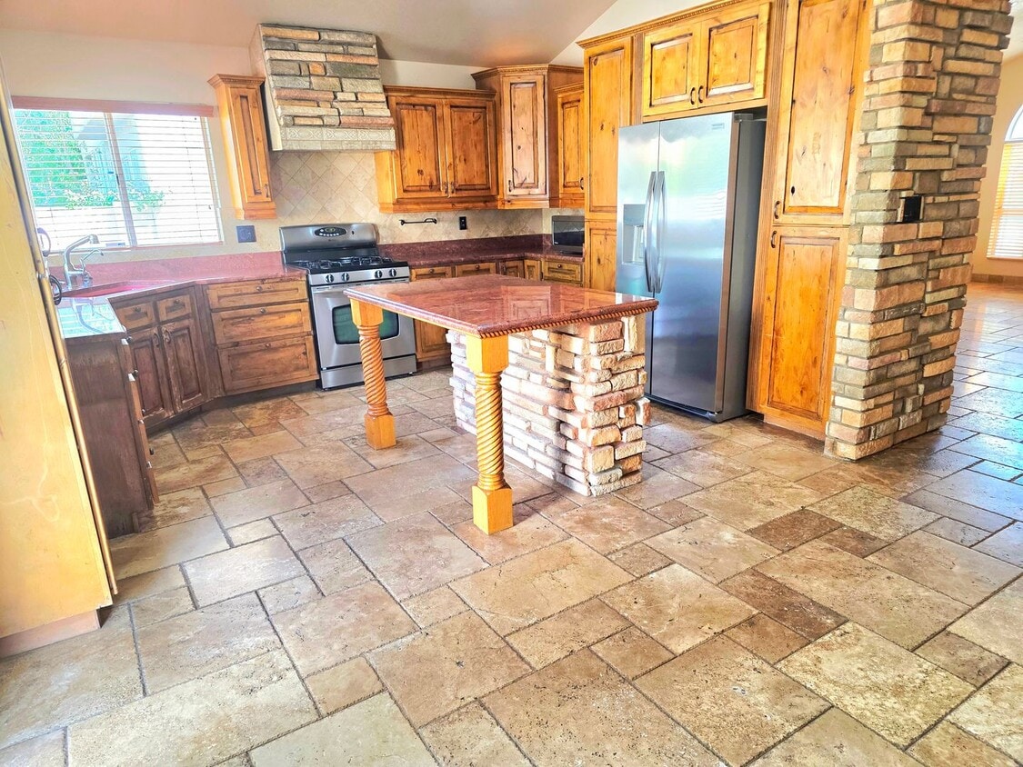 Foto principal - 4 Bed 2.5 Bath: 42nd St & Shea