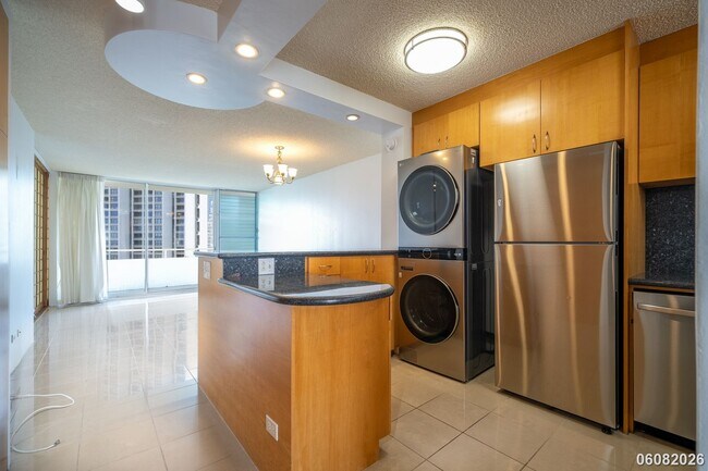 Building Photo - PRIME ALA MOANA/WAIKIKI LOCATION: 2BR/1.5BA Condo with Parking & In-Unit Washer/Dryer!
