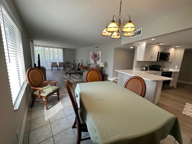 Foto del edificio - 11811 Avenue Of Ave