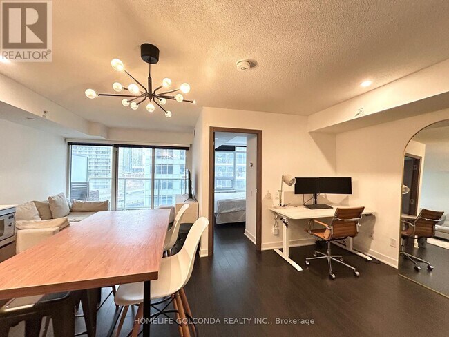 Photo du bâtiment - 19 Bathurst St