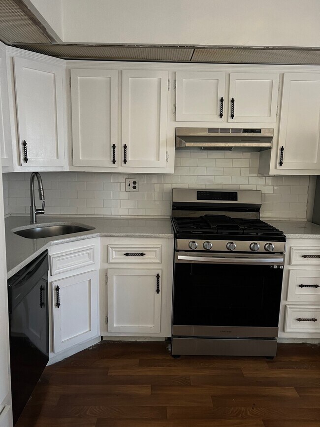 Foto del edificio - 1248 E 73rd St