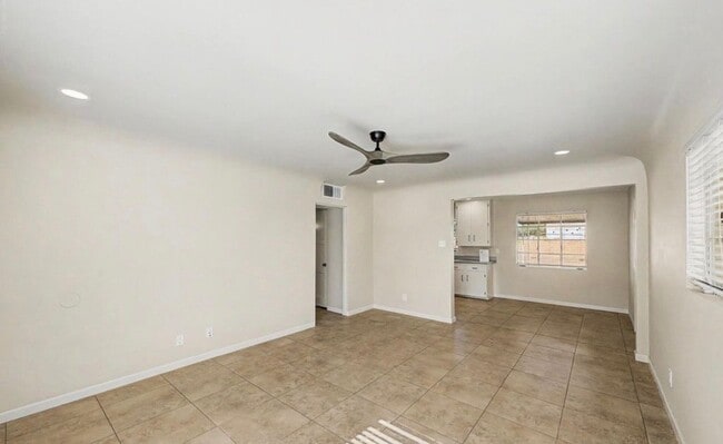 Building Photo - 2747 N Greenfield Rd