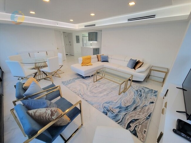 Building Photo - Alexander 1102