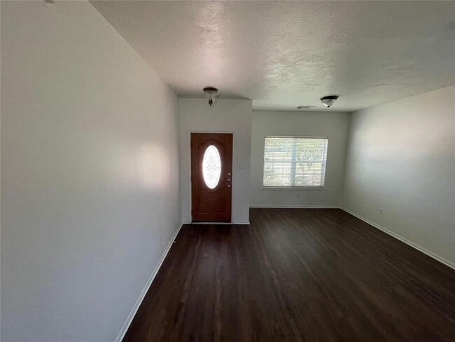 Building Photo - 2103 Weathersfield Trace Cir