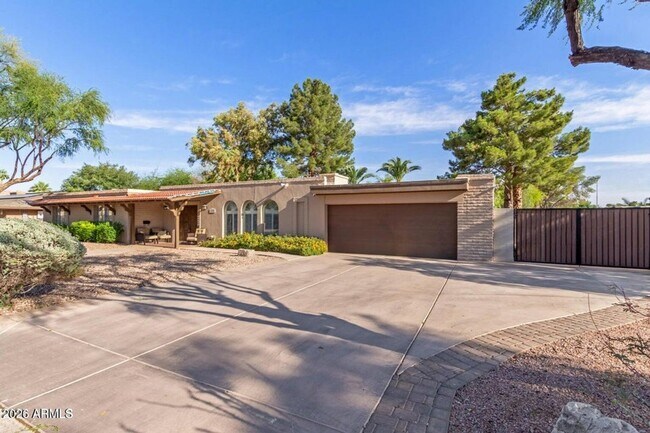 Foto del edificio - 481 W Half Moon Way