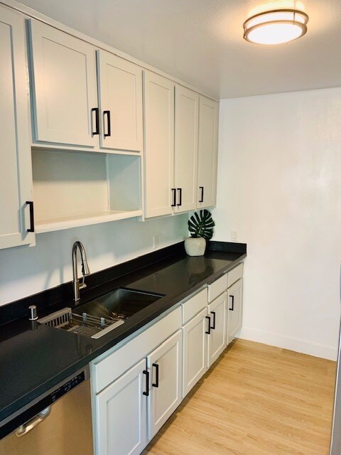 Foto del edificio - 520 Kelton Ave
