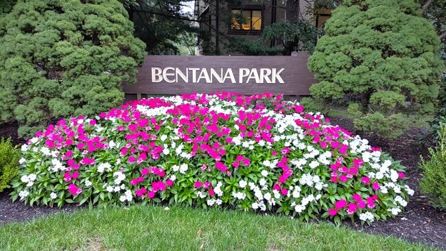 Foto del edificio - 1657 Parkcrest Cir