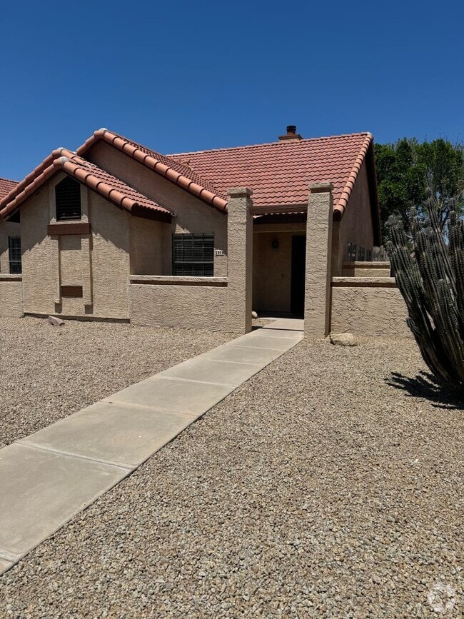 Building Photo - 1918 E Velvet Dr