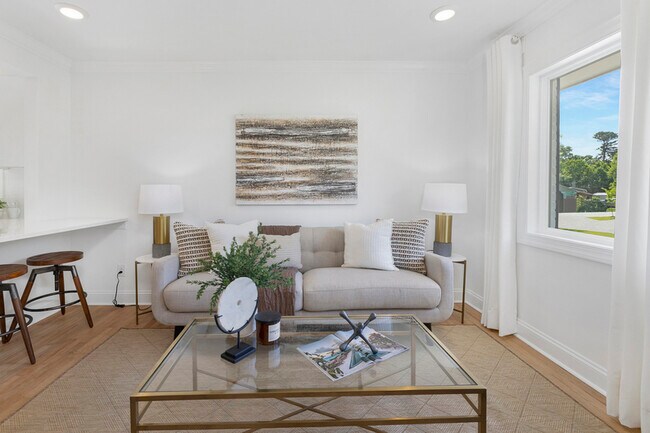 Foto del edificio - 4308 Oak Forest Dr