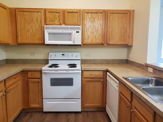 Building Photo - 131 Silverstone Dr