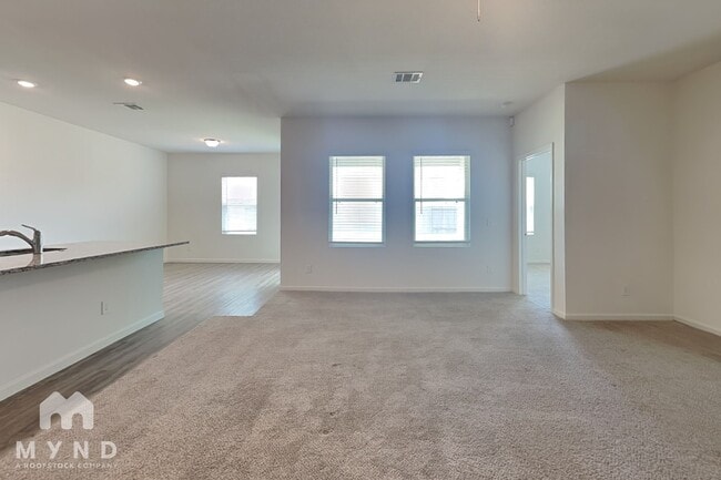 Foto del edificio - 1044 Banyon Tree Ln