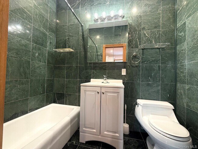 Foto del edificio - 71-21 70th St