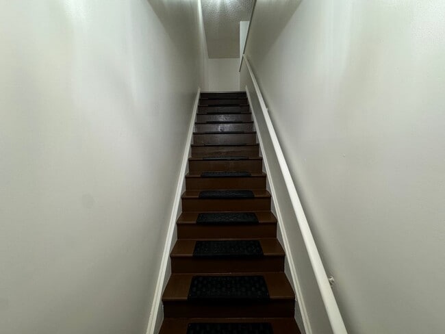 Building Photo - TWO BEDROOM TOWNHOME