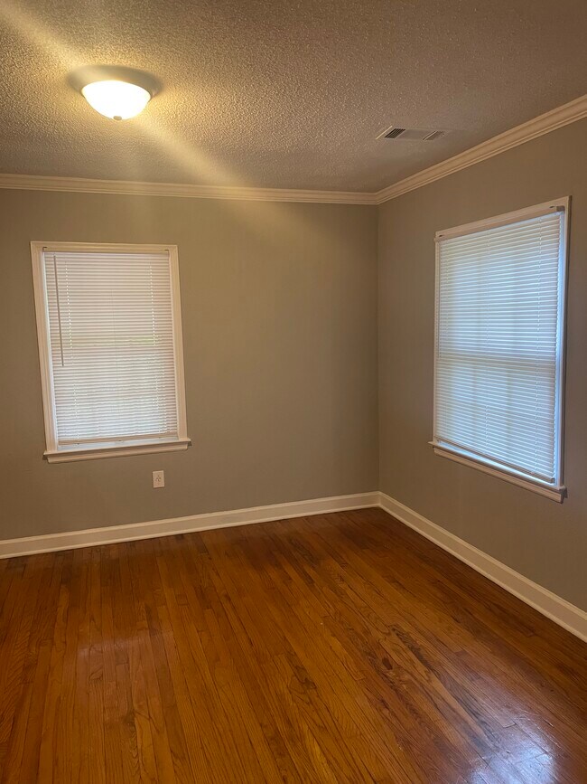 Dining Room - 2943 Everest St